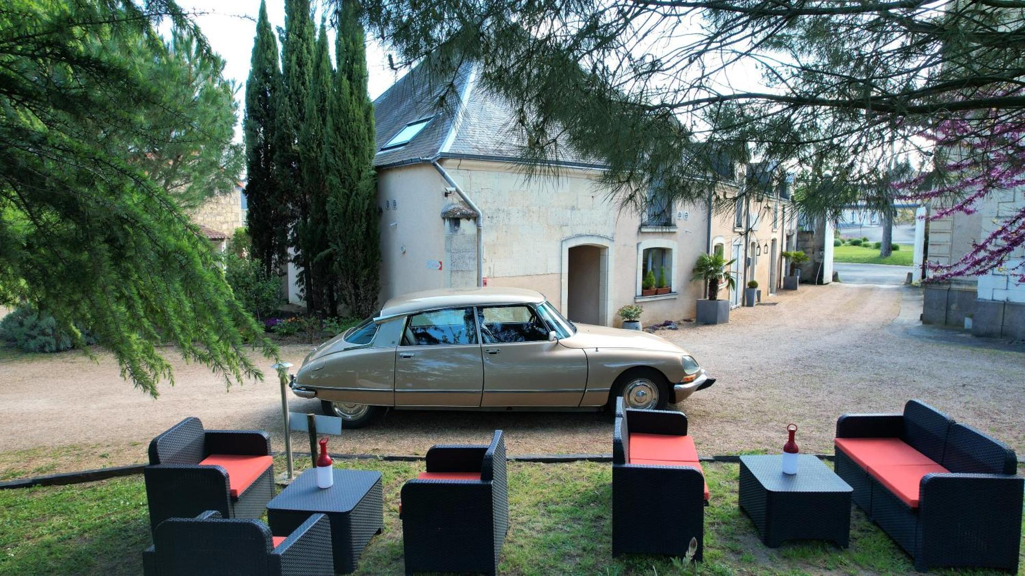 Hotel & Spa Chai De La Paleine Le Puy-Notre-Dame Bagian luar foto