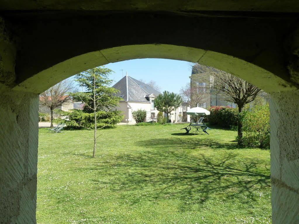 Hotel & Spa Chai De La Paleine Le Puy-Notre-Dame Bagian luar foto