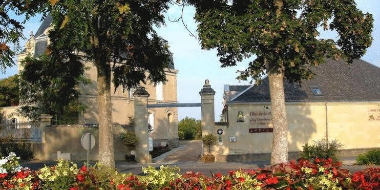 Hotel & Spa Chai De La Paleine Le Puy-Notre-Dame Bagian luar foto