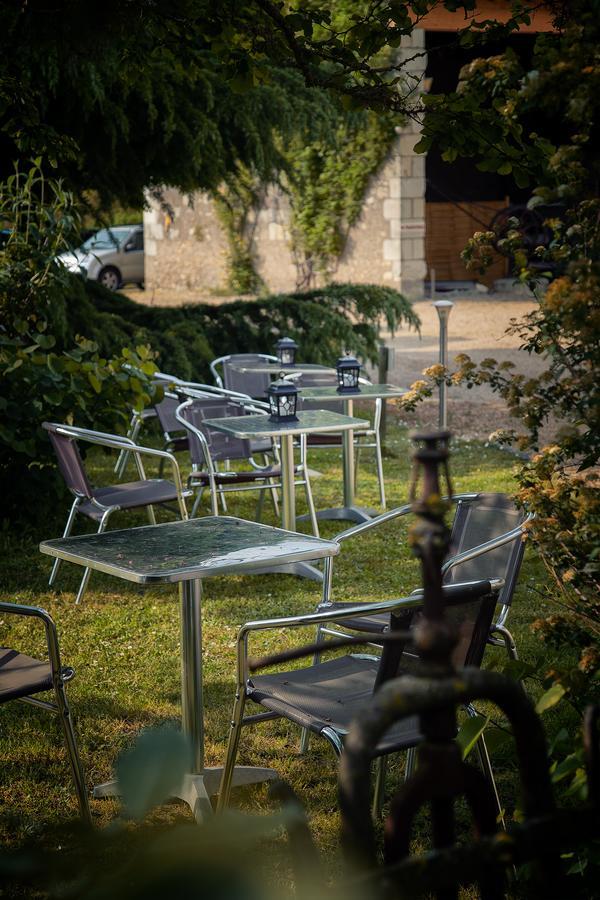 Hotel & Spa Chai De La Paleine Le Puy-Notre-Dame Bagian luar foto