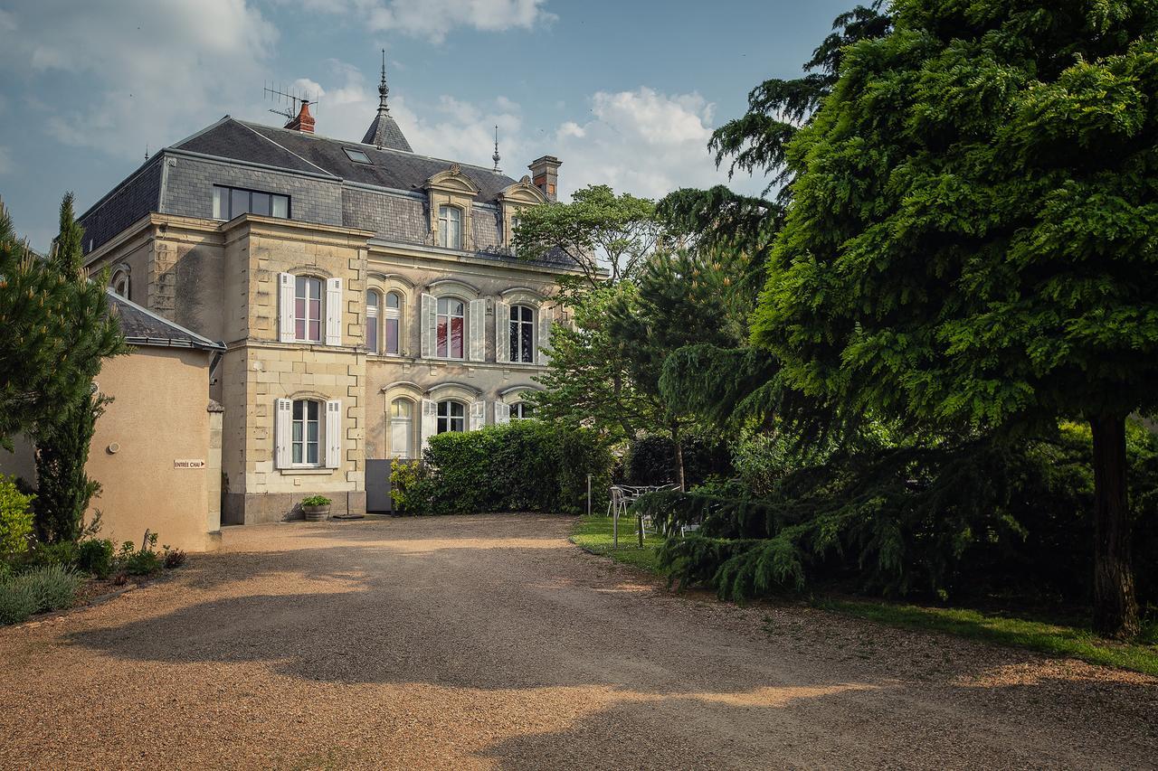 Hotel & Spa Chai De La Paleine Le Puy-Notre-Dame Bagian luar foto